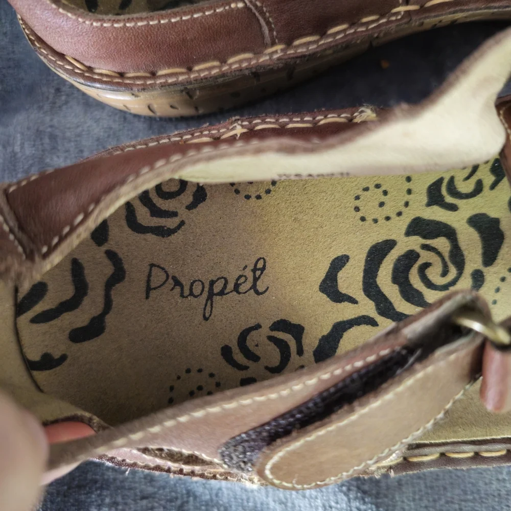 Proper Brown Cutout Leather Upper  Sandals Velcro Enclosure Size 9 - Picture 5 of 8